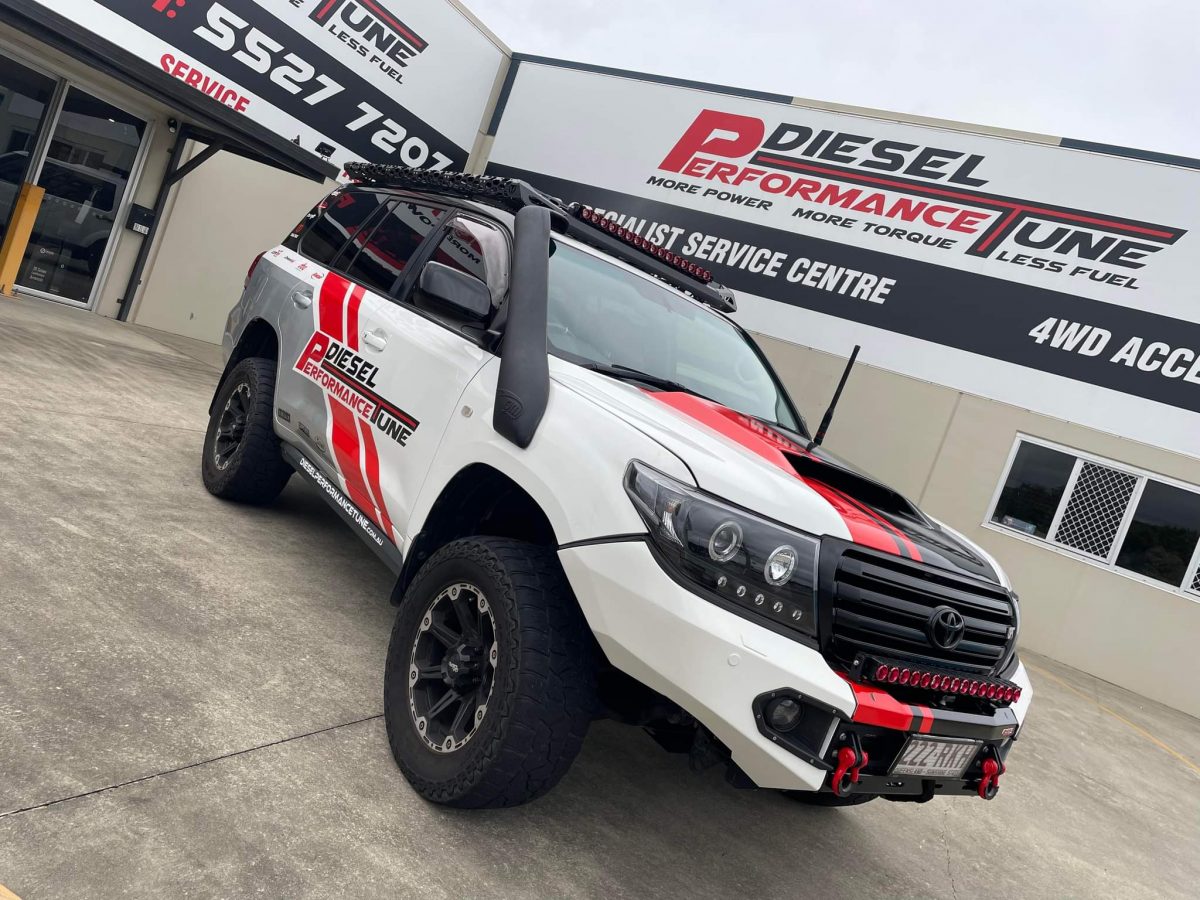 DPT LC200 Modified Bonnet with Scoop - Diesel Performance Tune