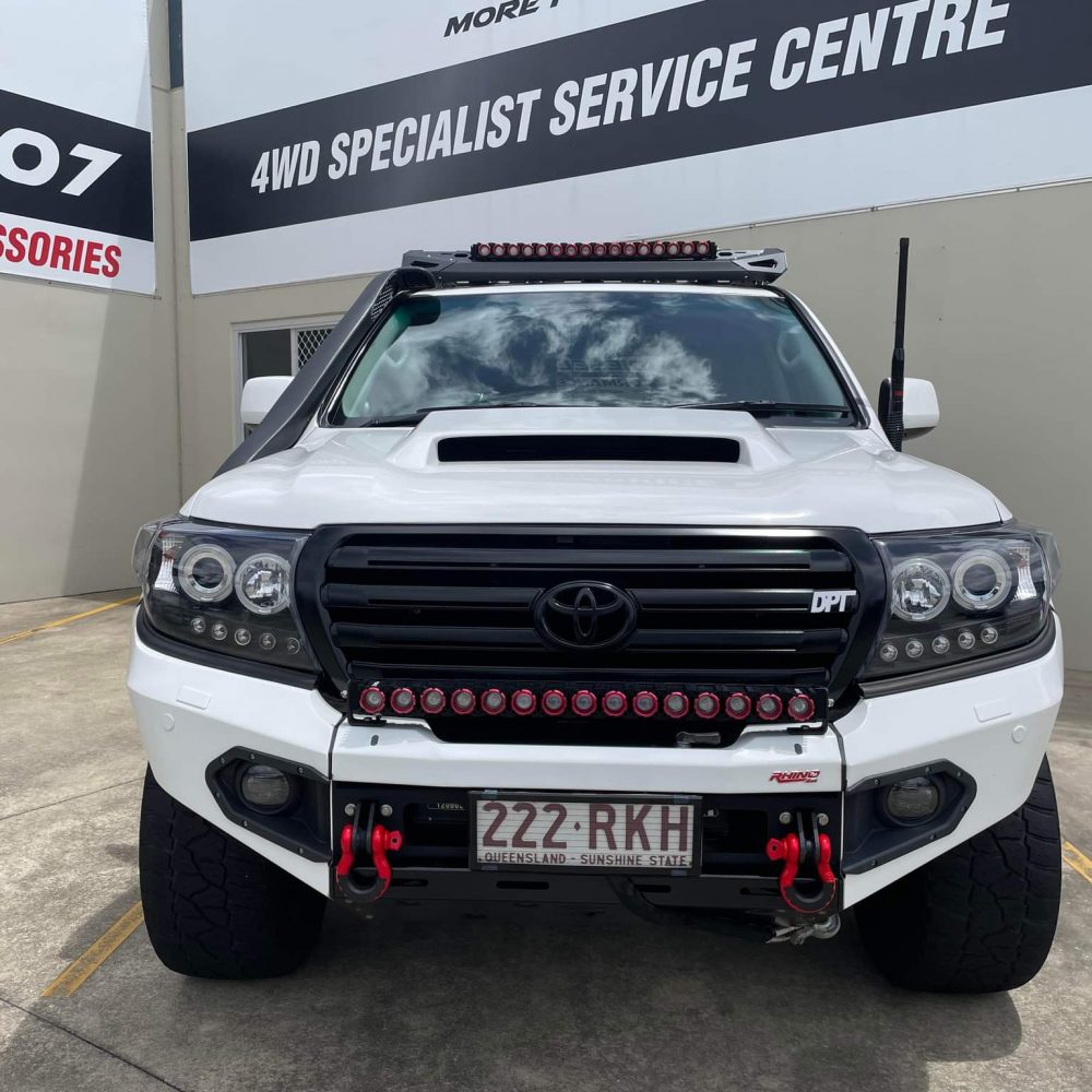 DPT LC200 Modified Bonnet with Scoop - Diesel Performance Tune